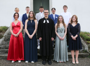 2023 04 02 Konfirmation Ref. Kirche Seon Gruppe Aussen 52 Bearb